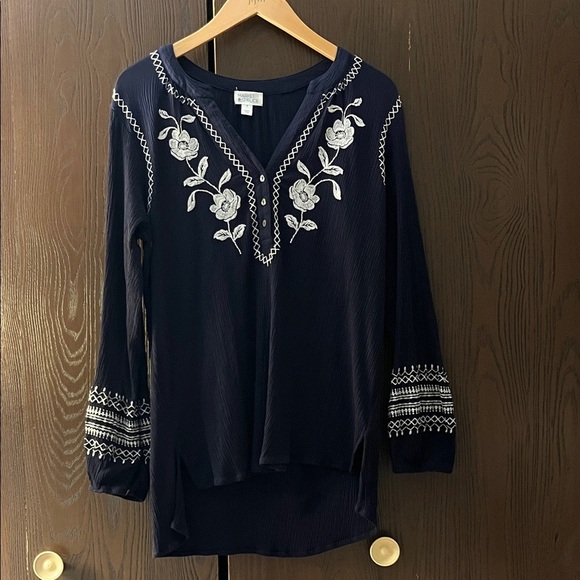 Market & Spruce Tops - Market & Spruce long sleeved navy blue top with embroidery. Size Medium.